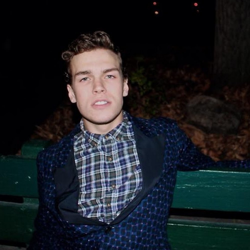 Meet your Posher, Max